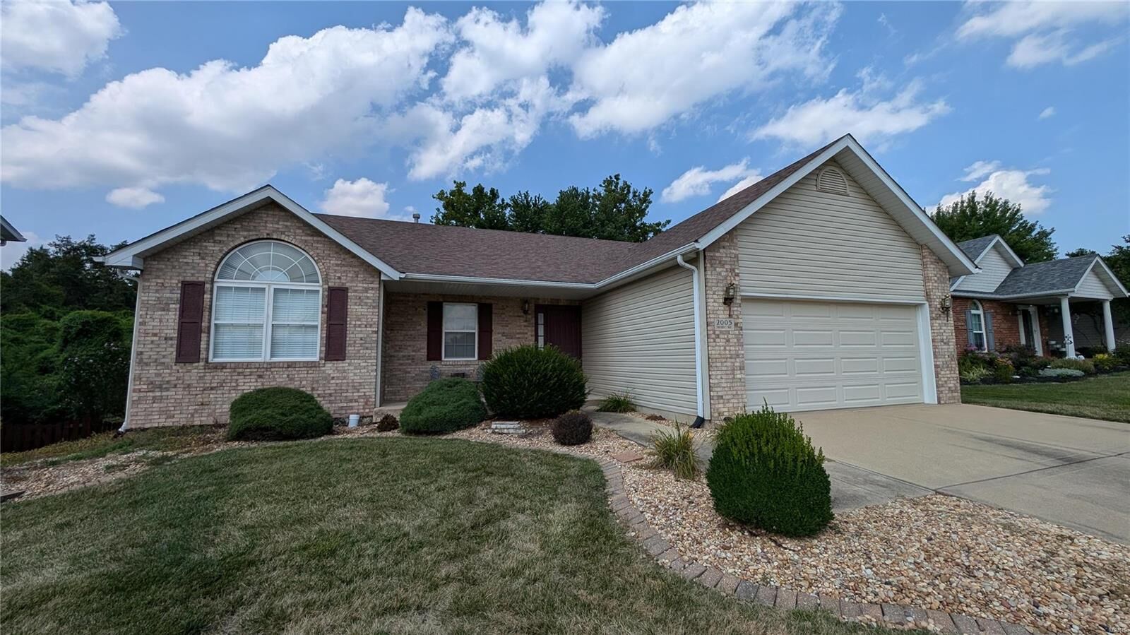 Property Photo:  2005 Pinehurst Way  IL 62062 