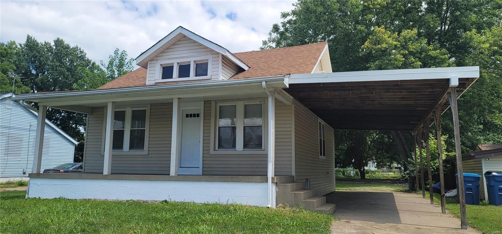 Property Photo:  2904 Indiana Avenue  IL 62040 