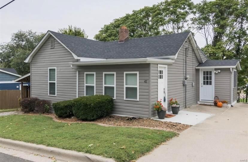 Property Photo:  41 Sunset Avenue  IL 62034 