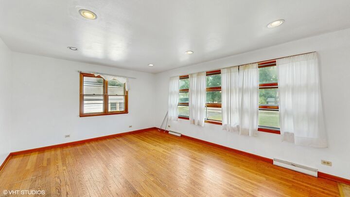 Property Photo:  700 Gamble Drive  IL 60532 