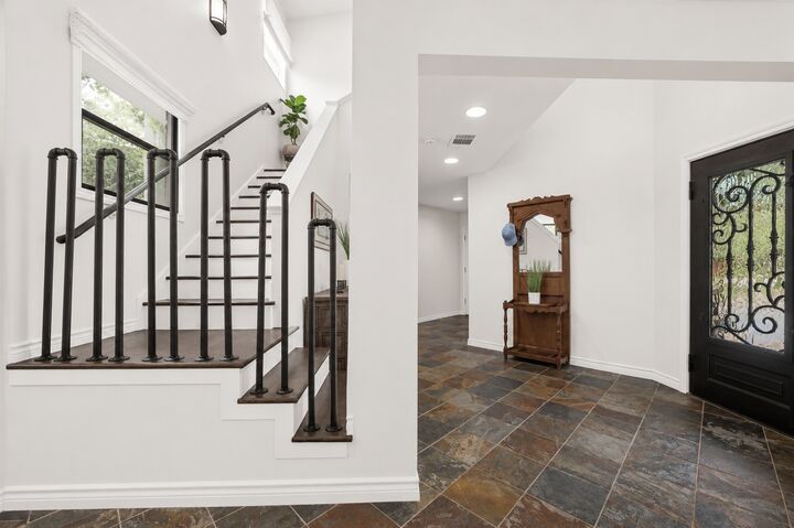 Property Photo: 122 Acapulco Drive TX 78734