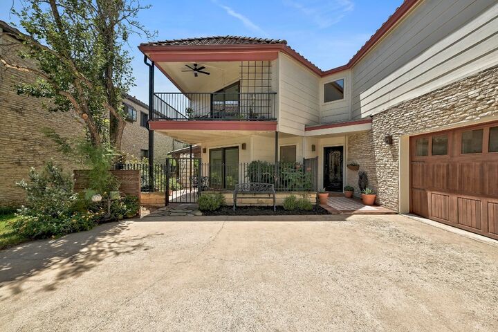 Property Photo: 122 Acapulco Drive TX 78734