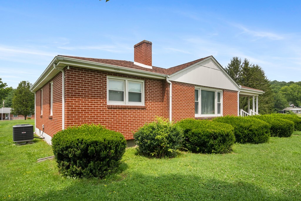 Property Photo:  157 Ballard Ave  WV 24963 
