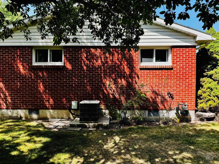 Property Photo: 1617 Pine St ID 83350