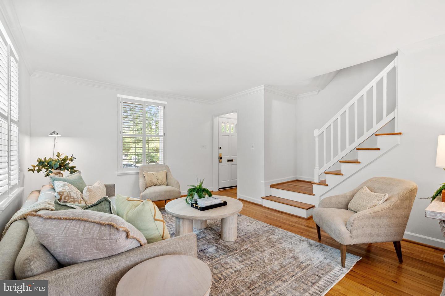 Property Photo: 3327 S Stafford Street VA 22206