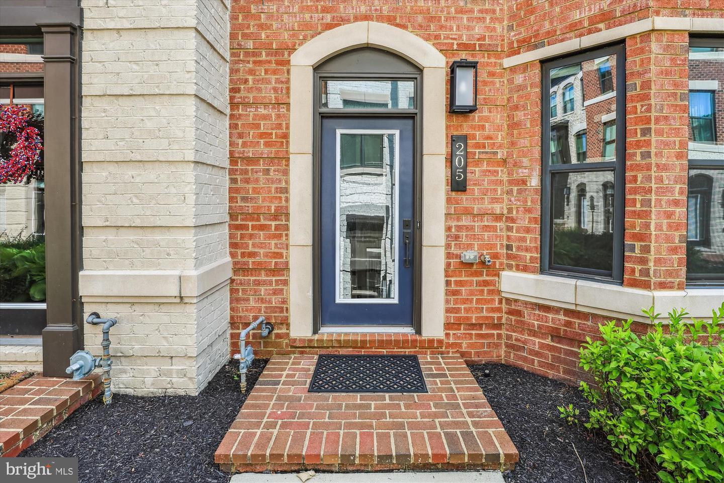 Property Photo: 205 Market Square NW 15 VA 22180