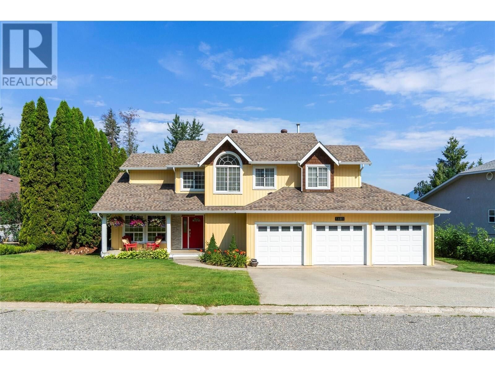 Property Photo: 1681 18 Avenue Southeast BC V1E 2M9