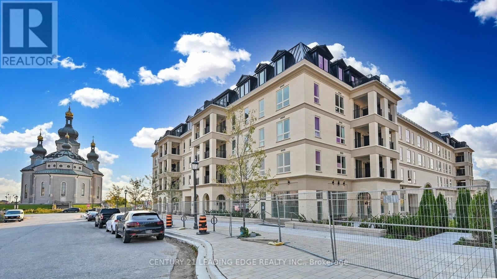 Property Photo: 101 Cathedral High Street Ph30 ON L6C 0P1