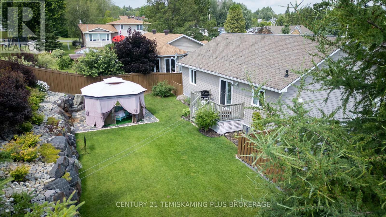 Property Photo: 376 Arnold Drive ON P0J 1K0