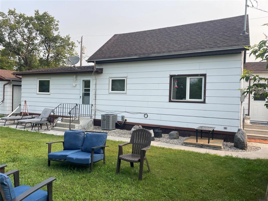 Property Photo:  112 Margaret Crescent  MB R0J 1L0 