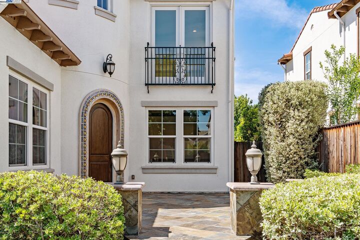 Property Photo:  2131 Chamomile Ct  CA 94582 