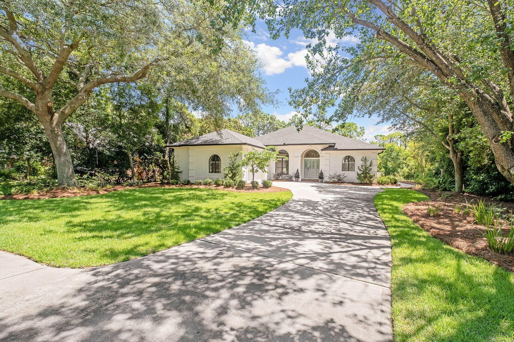Property Photo: 215 Mattie'S Way FL 32541