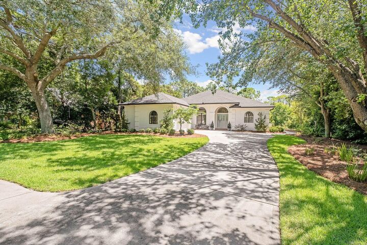 Property Photo: 215 Mattie'S Way FL 32541