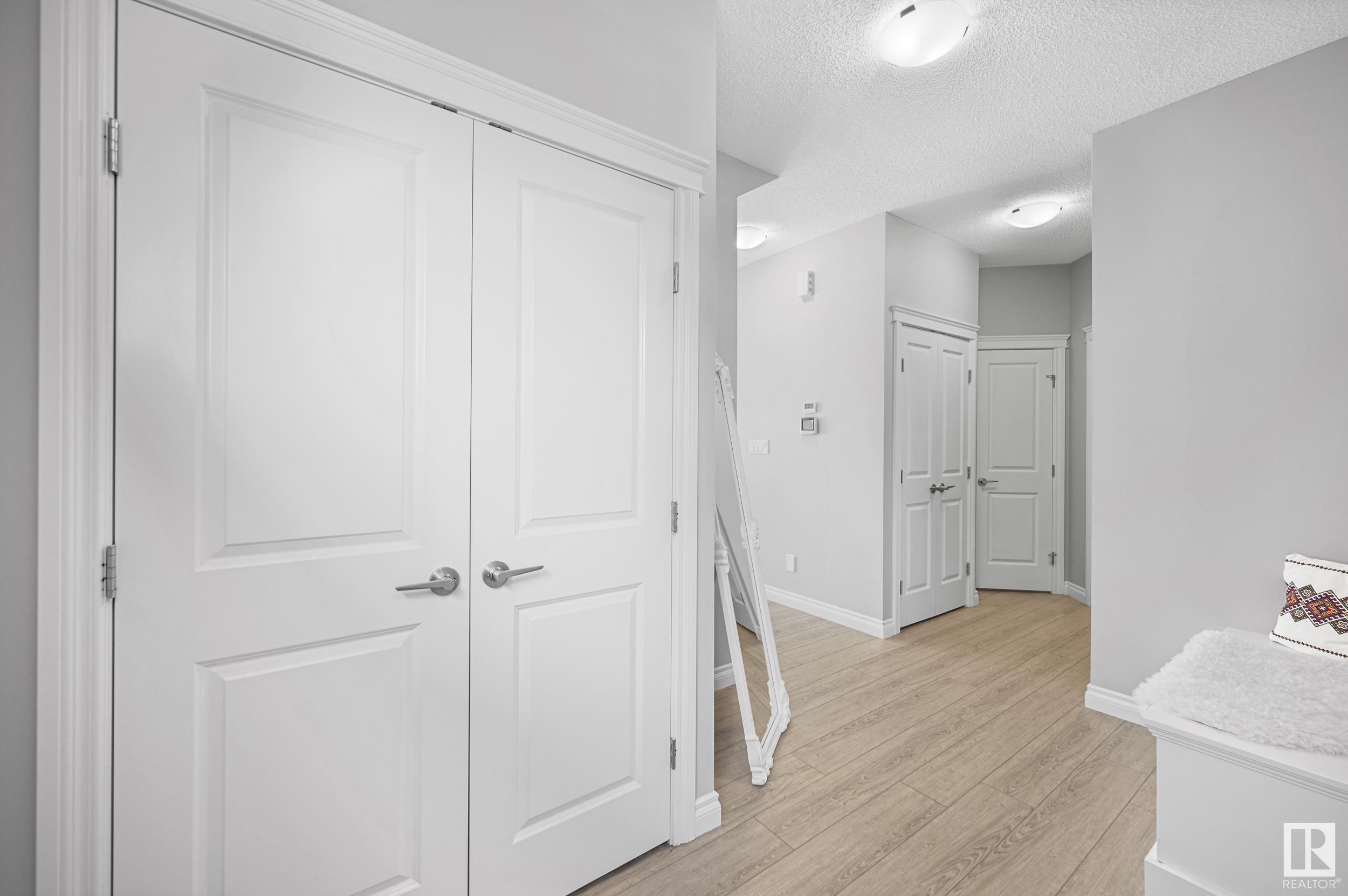 Photo de la propriété: 8021 223 Street NW AB T5T 7H9