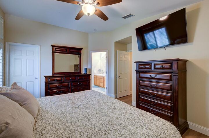 Property Photo:  5635 W Lamona Avenue  CA 93722 