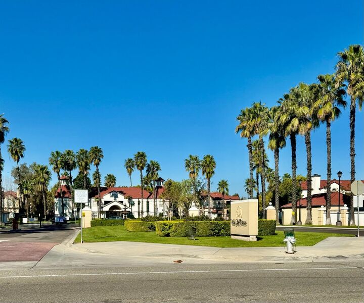 8153 N Cedar Avenue 127  Fresno CA 93720 photo
