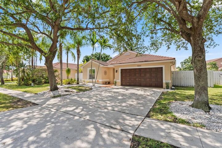 Property Photo: 18532 NW 23rd St FL 33029