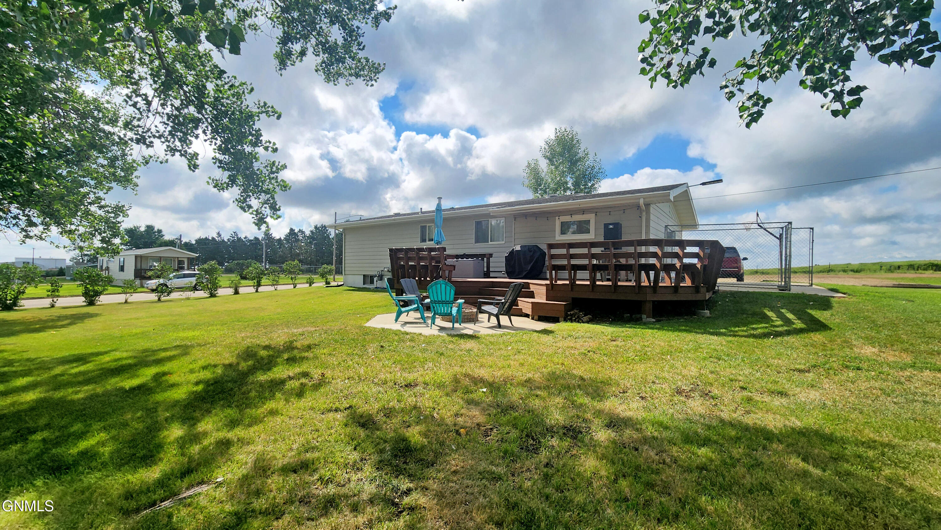 Property Photo:  310 Pine Avenue  ND 58563 