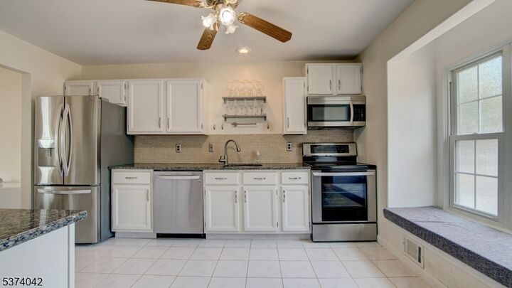 Property Photo: 6 Pond Ct NJ 08844