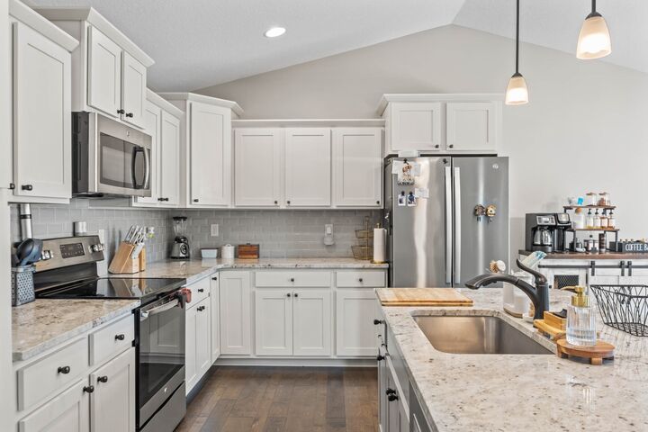 Property Photo: 3704 SW Stonehaven Lane IA 50023