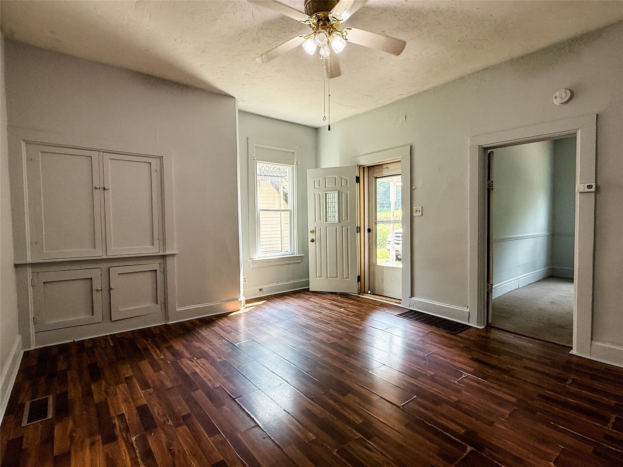 Property Photo: 616 Lamborn Street IA 52501
