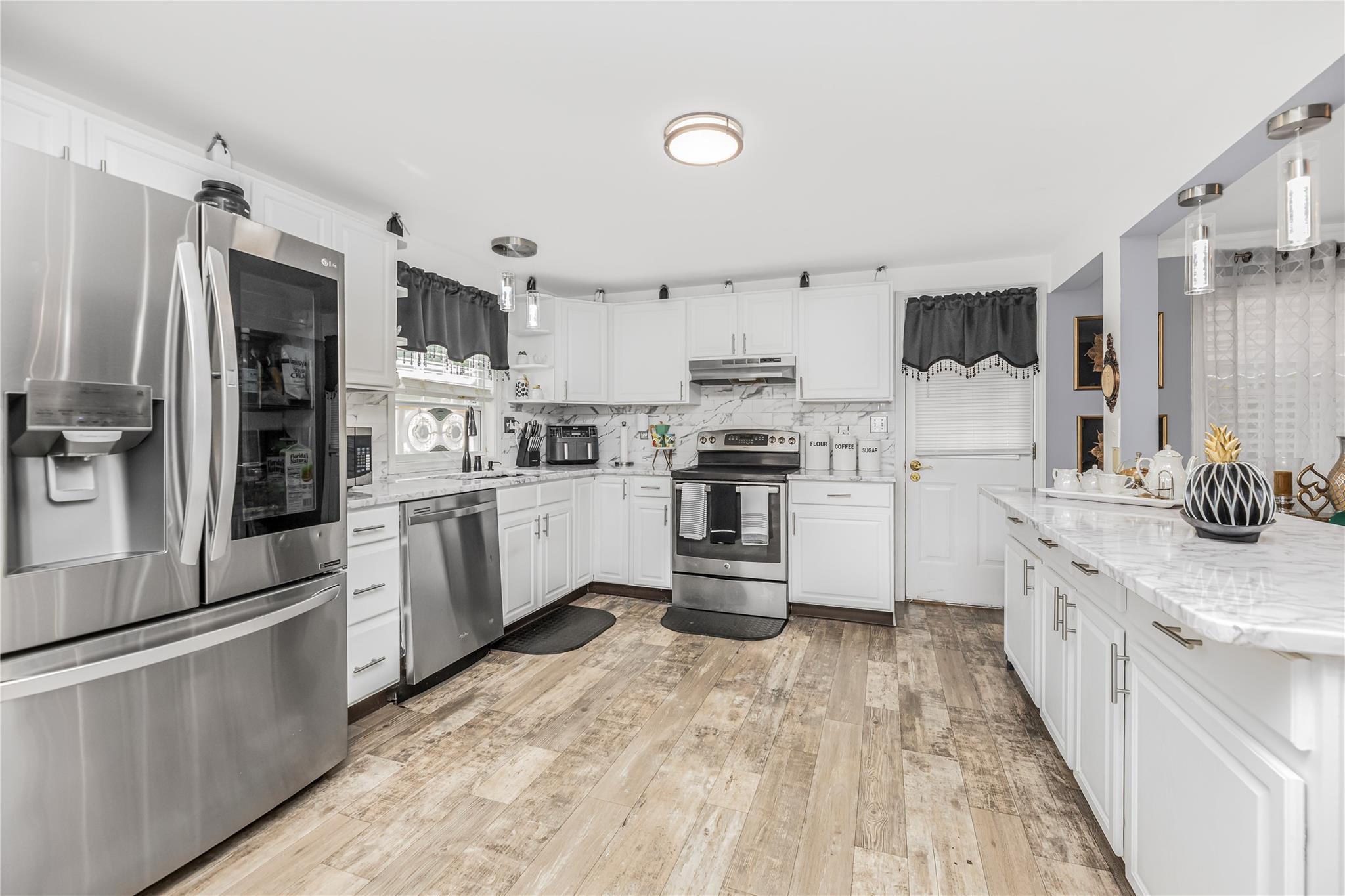 5 Queens Way  Newburgh NY 12550 photo