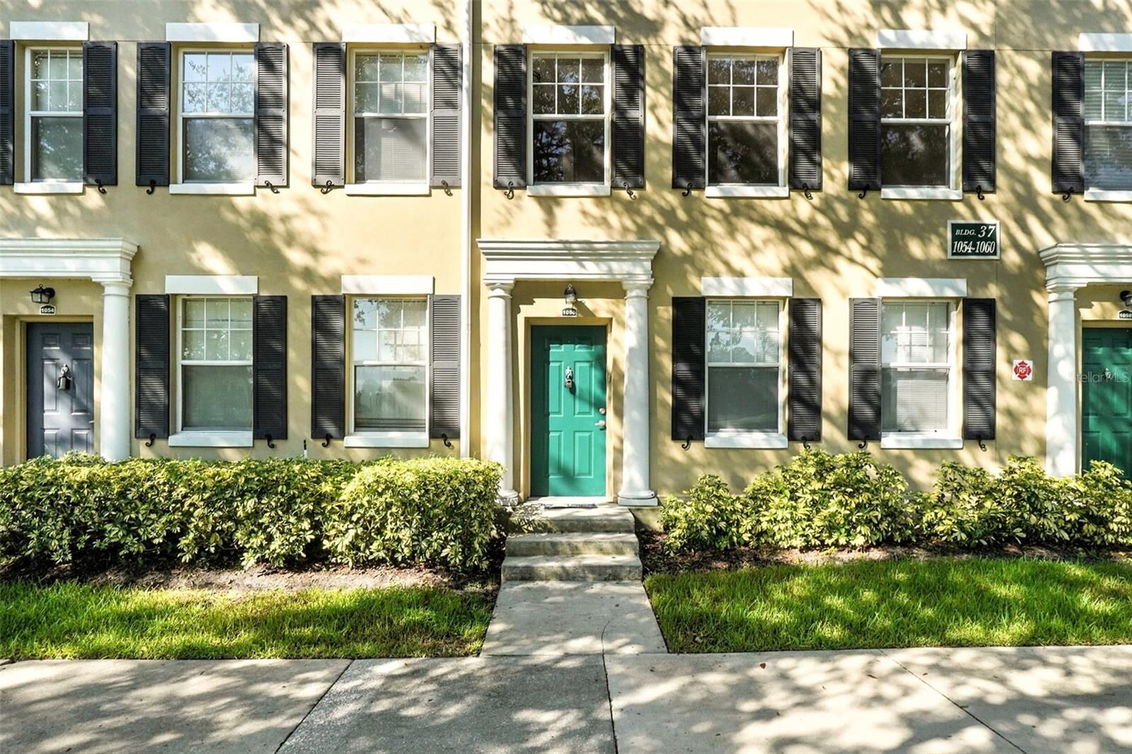 Property Photo:  1056 Waterside Drive  FL 34747 