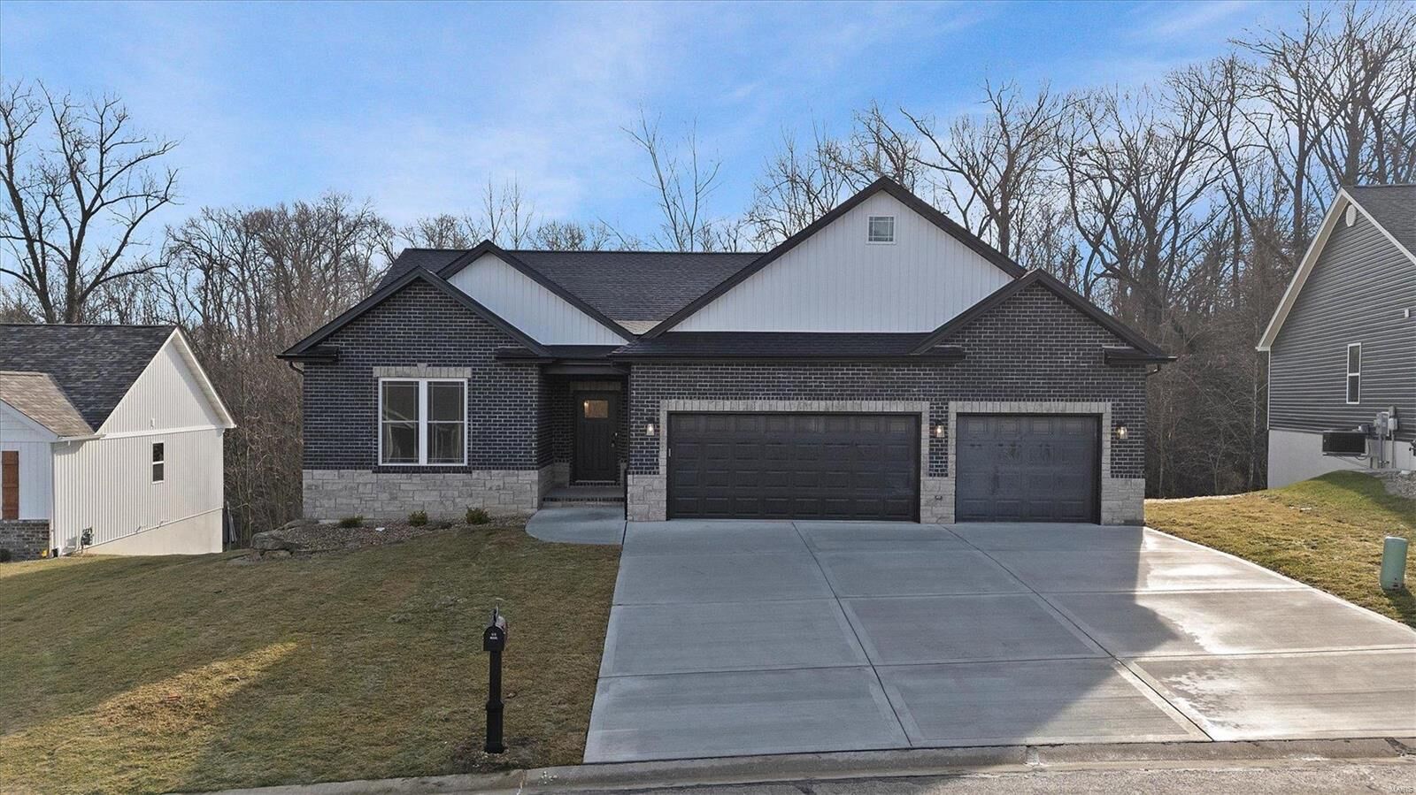 Property Photo:  944 Half Moon Lane  IL 62232 