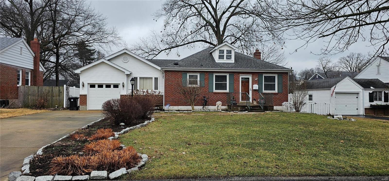 Property Photo: 332 Fairway Lane MO 63122