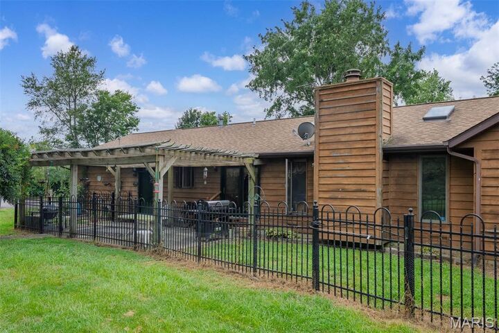 Property Photo: 1104 Summerfield Road IL 62281