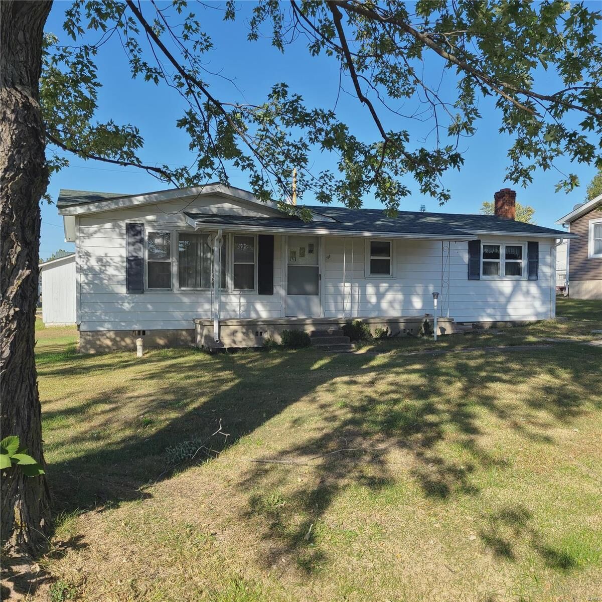 Property Photo: 109 Jackson Street W MO 65264