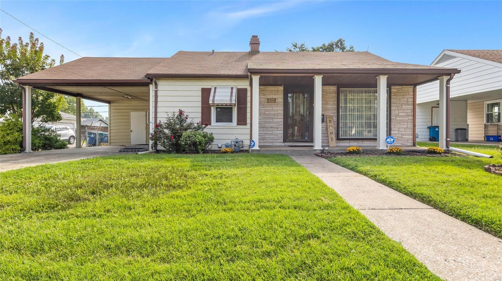 Property Photo: 2924 Edgewood Avenue IL 62040
