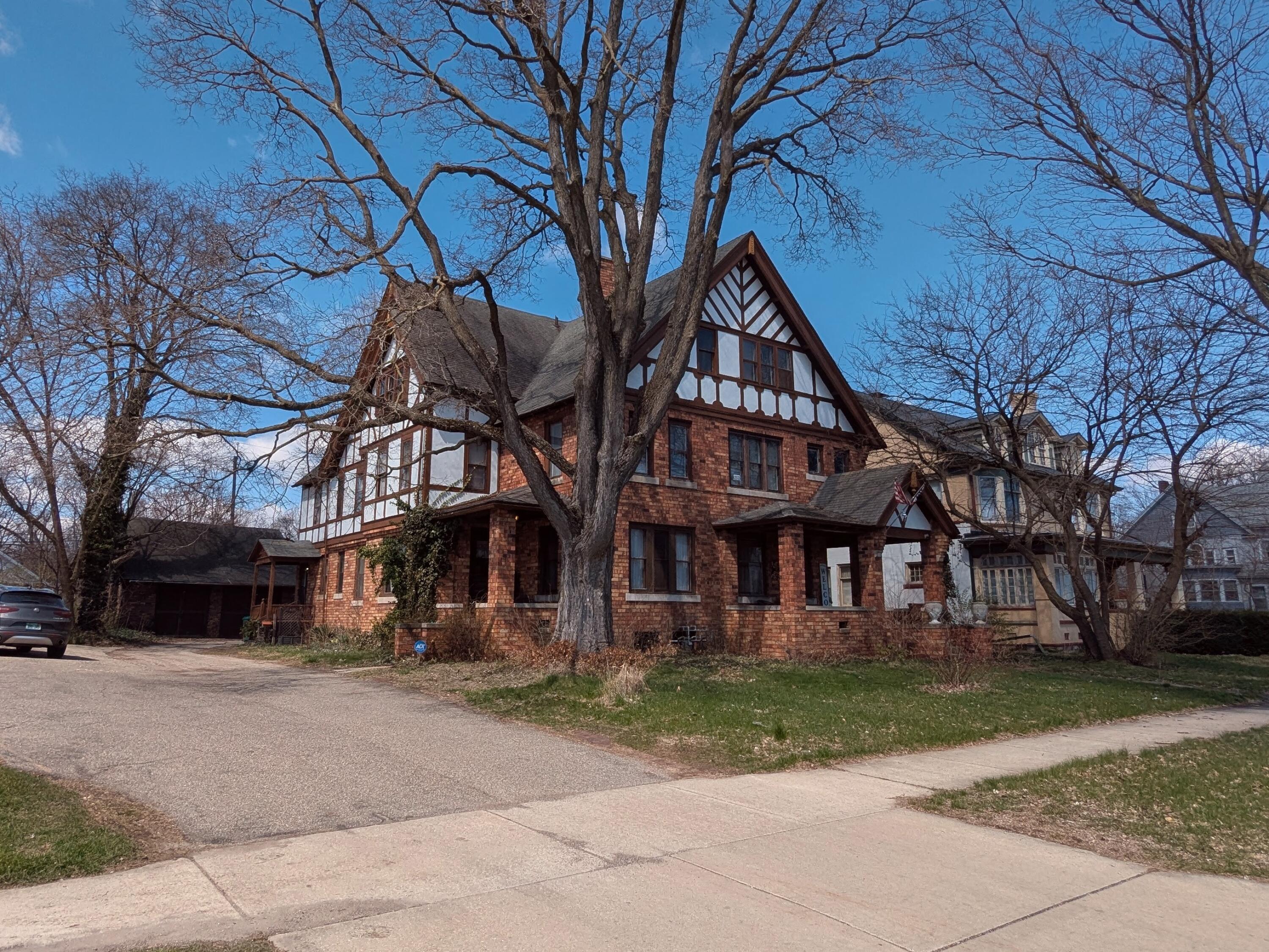 Property Photo: 25 Orchard Place MI 49017