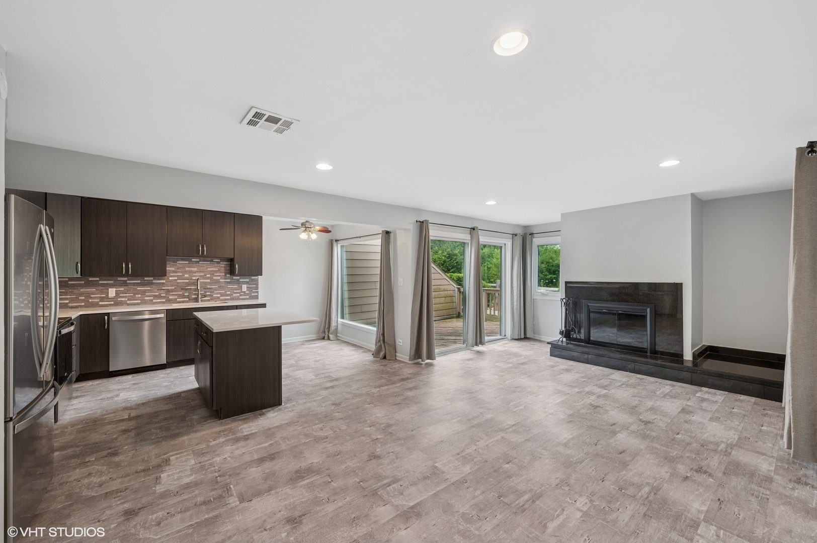 Property Photo: 3377 Beacon Street 4 IL 60064