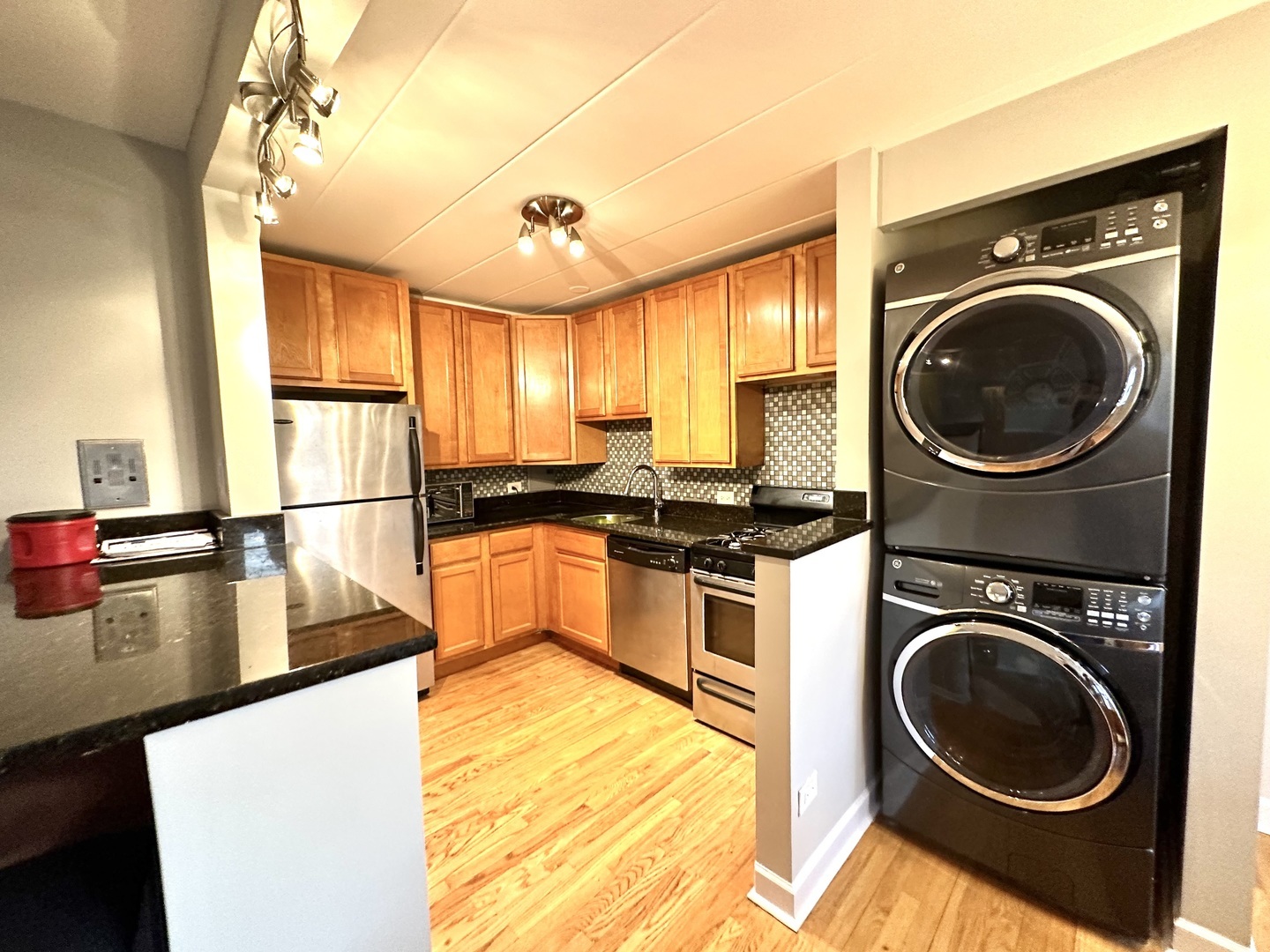 Property Photo: 2115 W Farwell Avenue 213 IL 60645