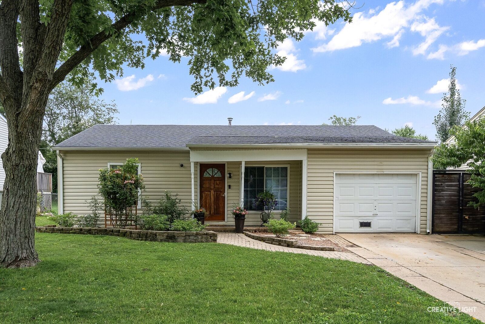 Property Photo: 623 Lincoln Avenue IL 60185