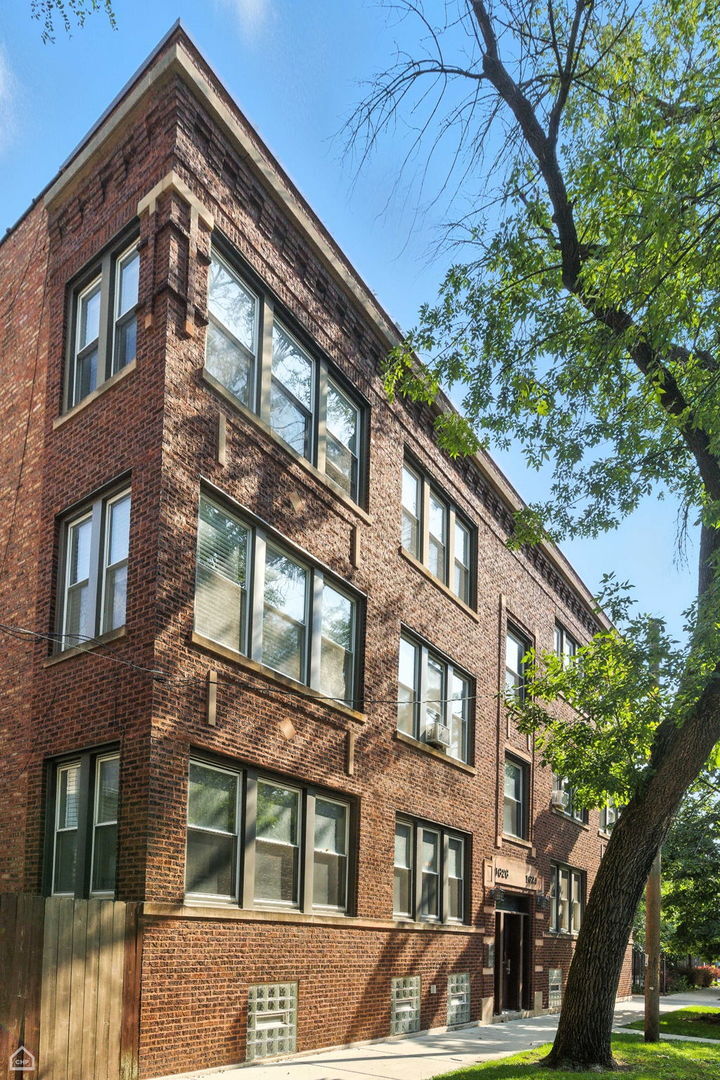 1626 W Highland Avenue 1W  Chicago IL 60660 photo