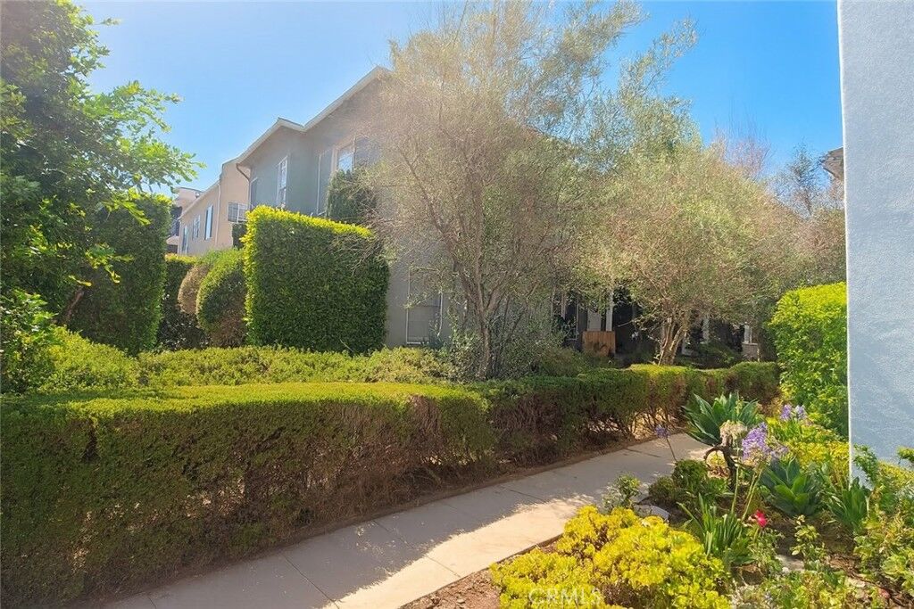 Property Photo:  4522 Saint Elmo Drive  CA 90019 