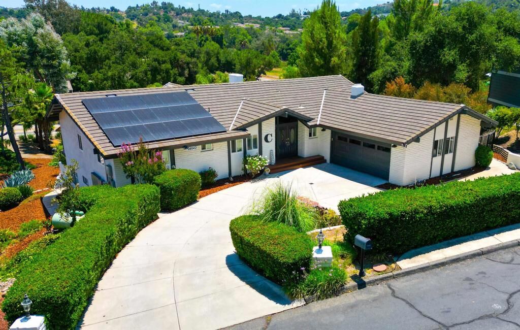 Property Photo: 28042 Glenmeade Way CA 92026