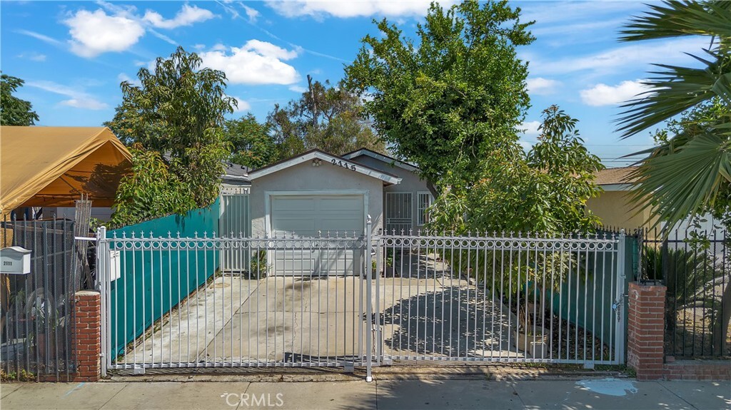 Property Photo:  2115 E 114th Street  CA 90059 
