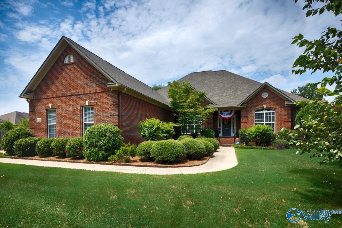 Property Photo:  1014 Edgewater Drive SW  AL 35824 