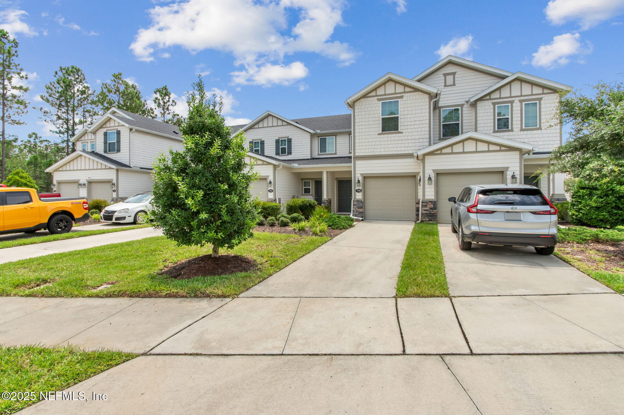 Property Photo: 7940 Merchants Way FL 32222