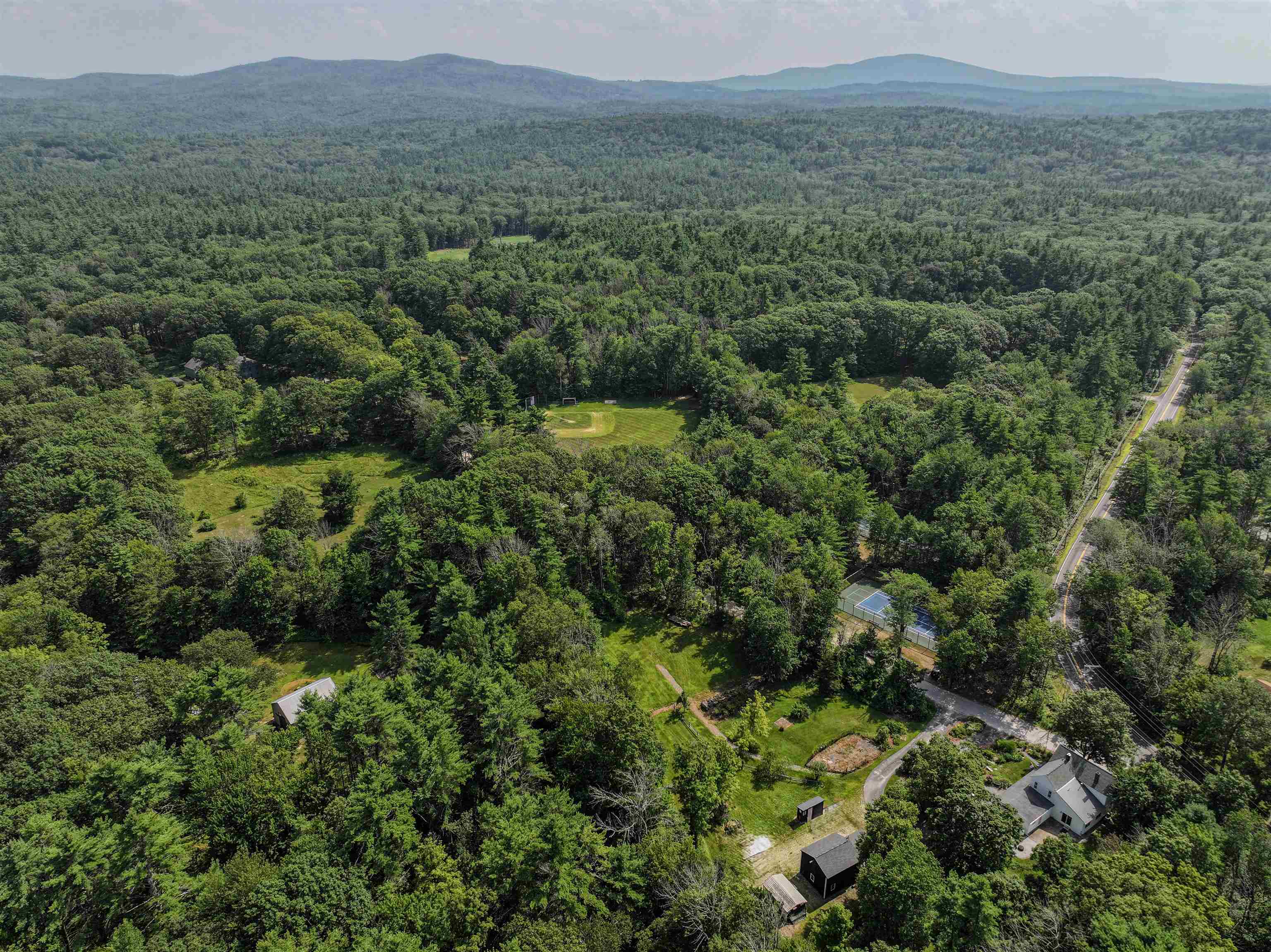 Property Photo: 3 Old County S Road NH 03043