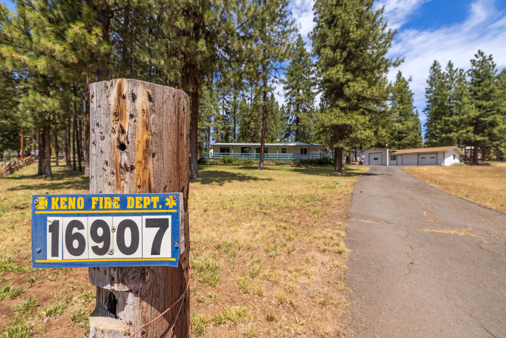 Property Photo: 16907 Ponderosa Lane OR 97601