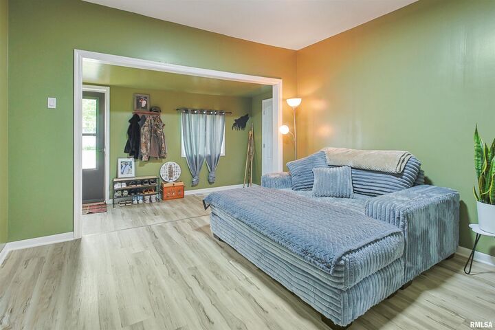 Property Photo:  113 S Dean Street  IL 62983 