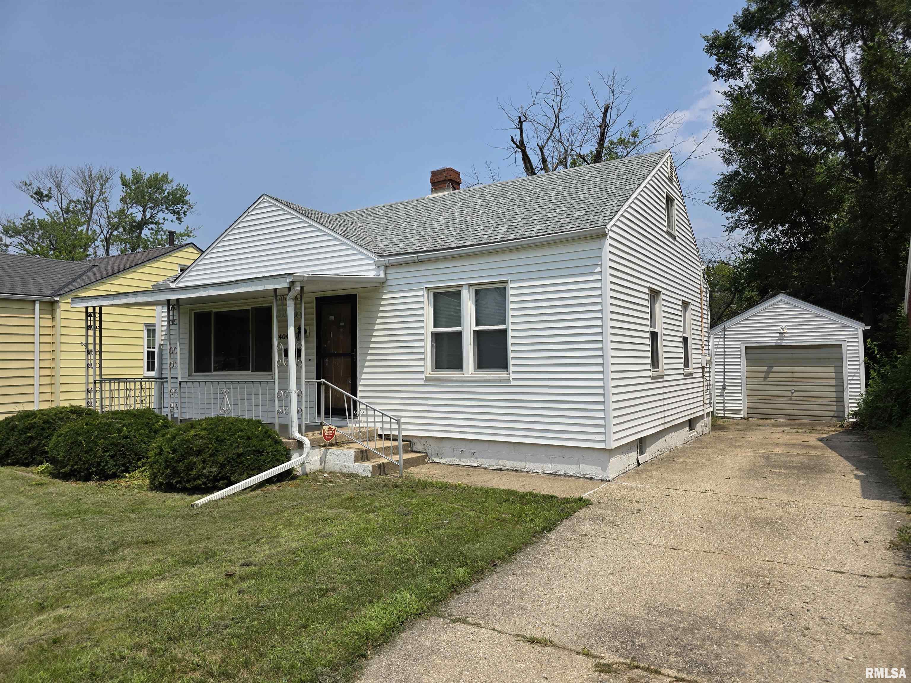 Property Photo:  2404 N Gale Avenue  IL 61604 