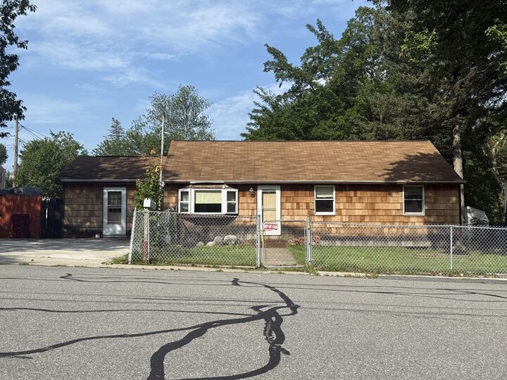 Property Photo: 206 Burnham Road MA 01852