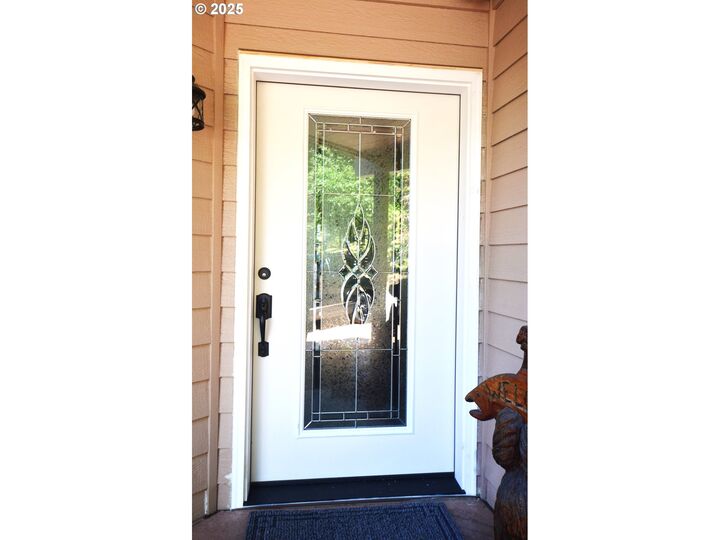 Property Photo: 29530 Hodsdonsdale Ln OR 97402