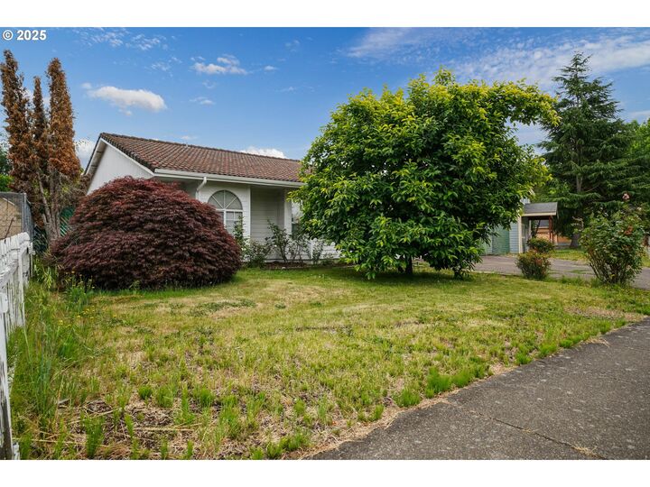 Property Photo: 1526 Royalty Dr OR 97301