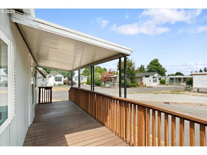 Property Photo:  2200 SE Lancaster Dr 23A  OR 97317 